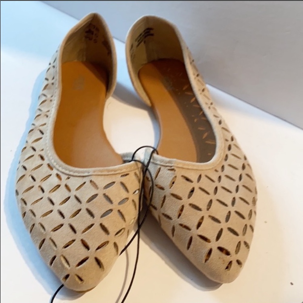 🆕 💥SALE $10💥  Faux Suede  Tan Flats  w/Laser Cutouts!!!
Brand New!!!